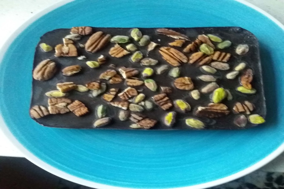 Postre: Turrón de chocolate con frutos secos